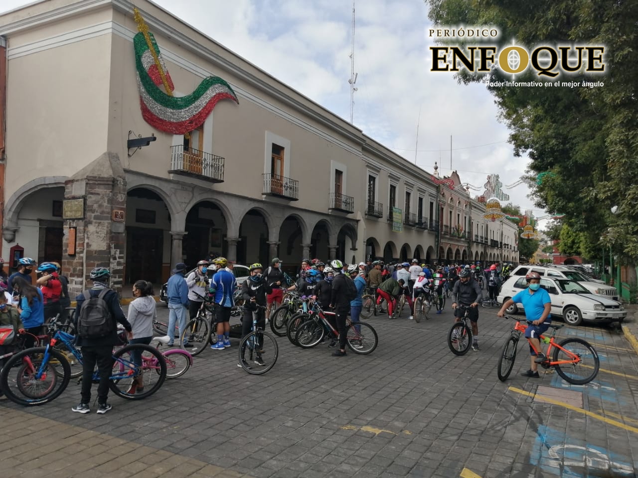 Ciclistas se reúnen para exigir construcción de ciclovía en la capital