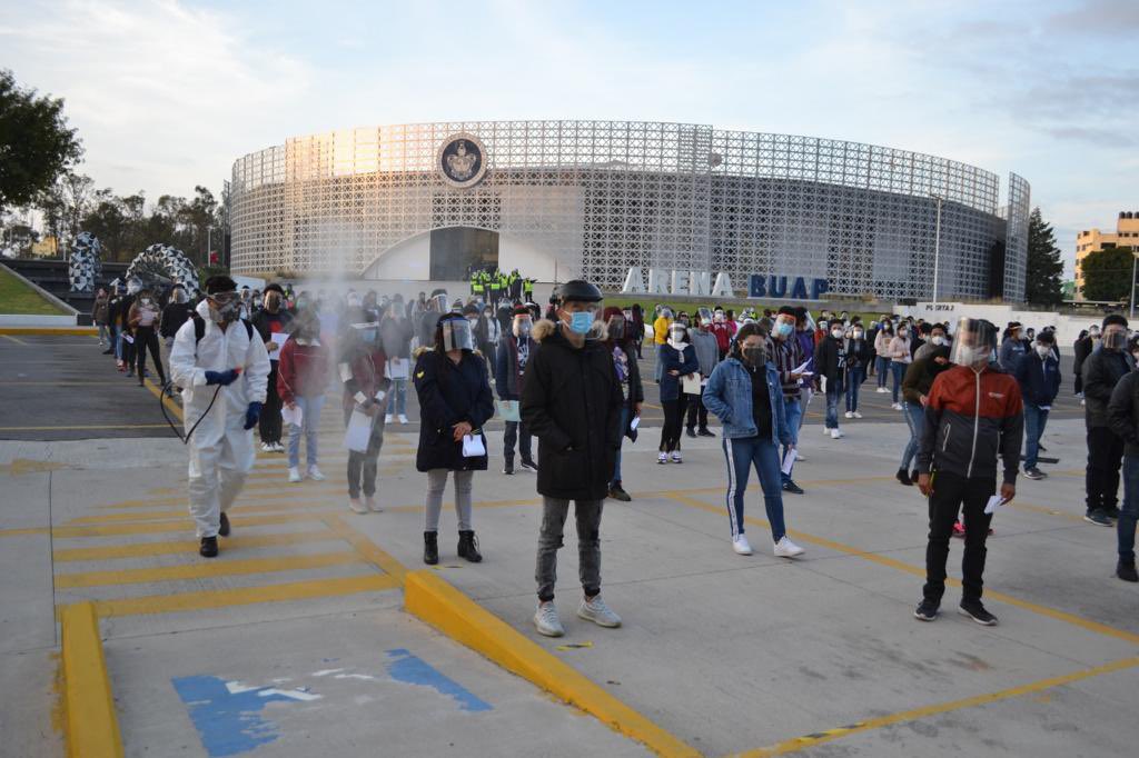 Con sana distancia inició el examen de admisión BUAP 2020