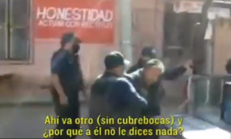 Foto: Cortesía Así detienen policías a quienes se niegan a usar cubreboca en Oaxaca (Video)