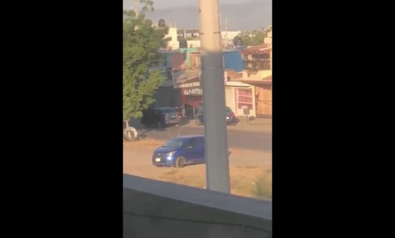 Foto: Cortesía Difunden video de ejecución de mando policiaco de Sinaloa; rafaguearon su auto