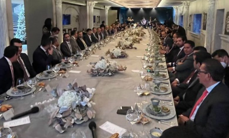 Foto: Cortesía Salinas Pliego presume otra cena de fin de año, ahora con Total Play