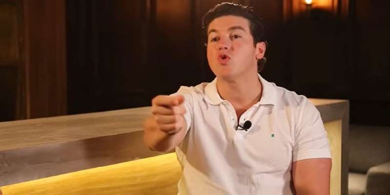 Samuel García desata burlas por su dura vida de trabajo: "lo obligaban a jugar golf" para ganar un sueldo