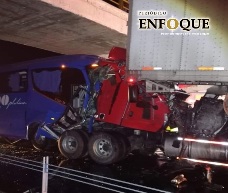 Choque entre autobús y tractocamión deja 15 heridos en la autopista Puebla-Orizaba 