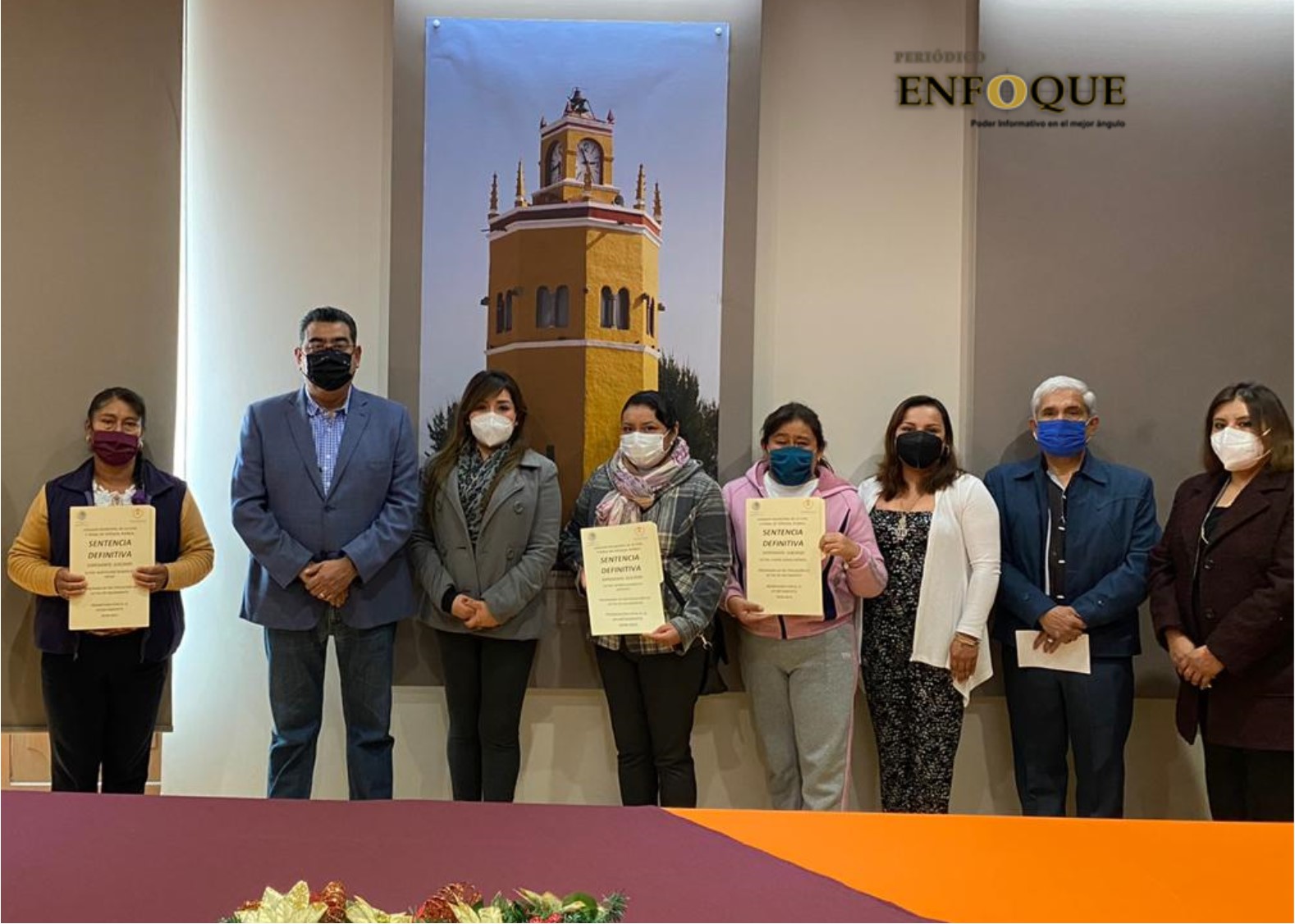 Foto: Marisol Oropeza Céspedes Peregrina entrega las primeras Corrección de Actas de Nacimiento a ciudadanos de Tepeaca