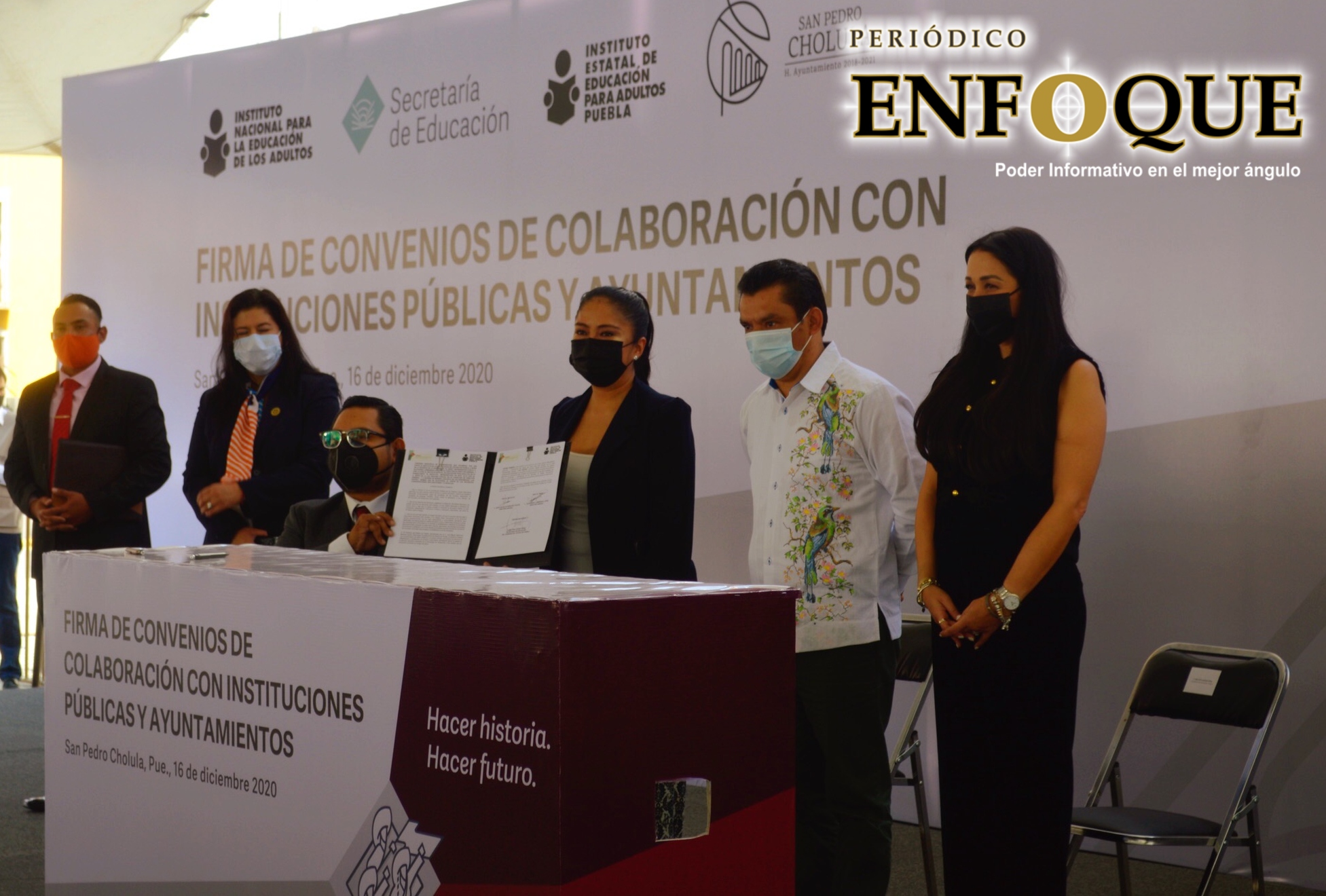 Foto: Dereck Sánchez Ayuntamientos de Cholula firman distintos convenios con el Instituto Estatal de Educación para Adultos.