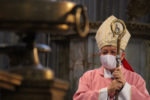 Llama arzobispo de Puebla a celebrar Navidad y Año Nuevo con prudencia