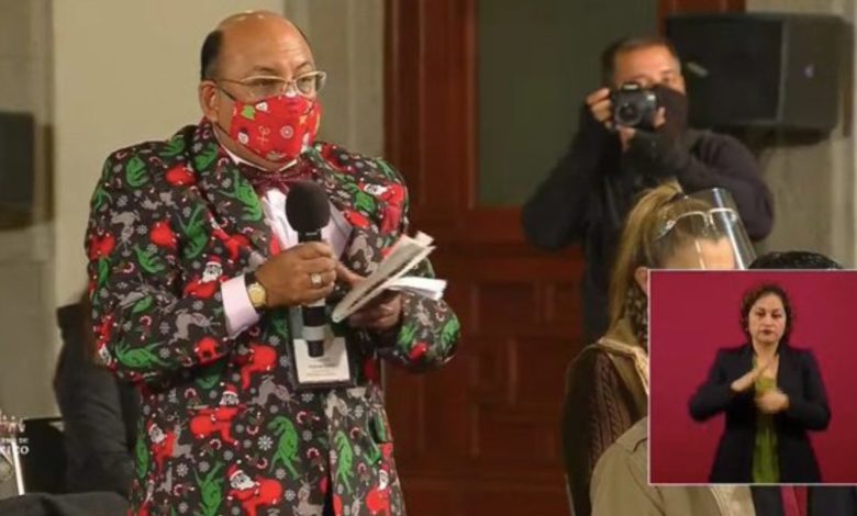 Foto: Cortesía Look navideño de Lord Molécula y su obsequio para AMLO llenan de burlas la red