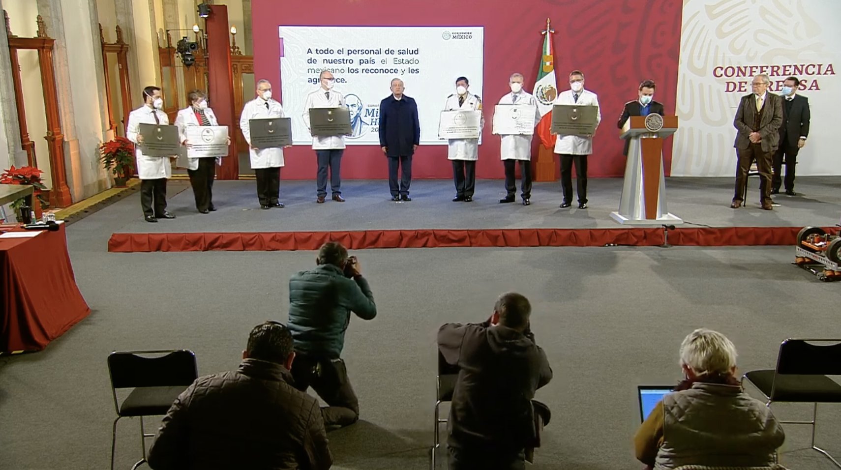 Foto: Cortesía Gobierno de AMLO entrega condecoración Miguel Hidalgo grado 'Placa' a centros que atienden COVID