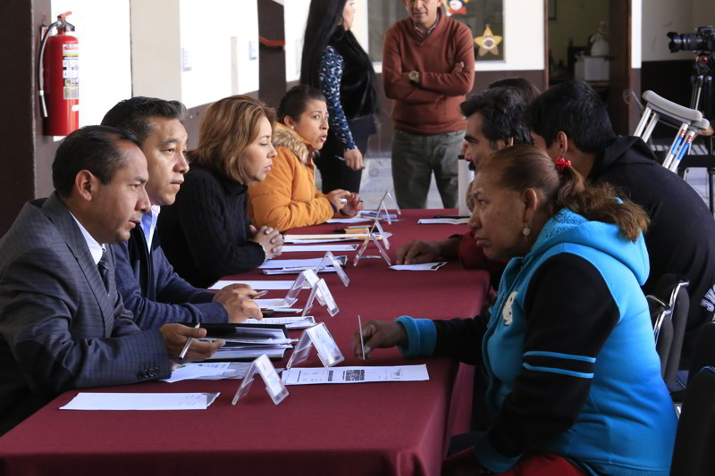 Continúa SEDIF con entrega de apoyos a personas que más lo necesitan en Puebla