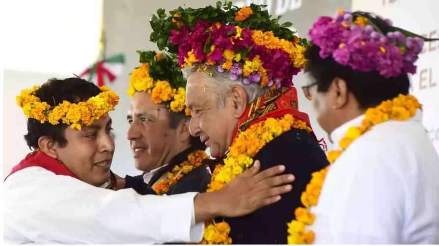 AMLO promete no imponer proyectos a pueblos indígenas