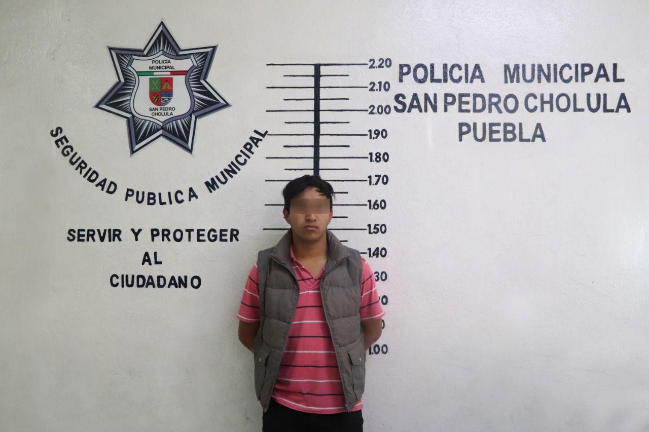 Foto: Cortesía Detiene policía municipal de San Pedro Cholula a conductor en auto con reporte de robo