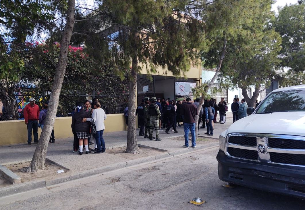 Niño dispara en el Colegio Cervantes de Torreón; hay al menos dos muertos