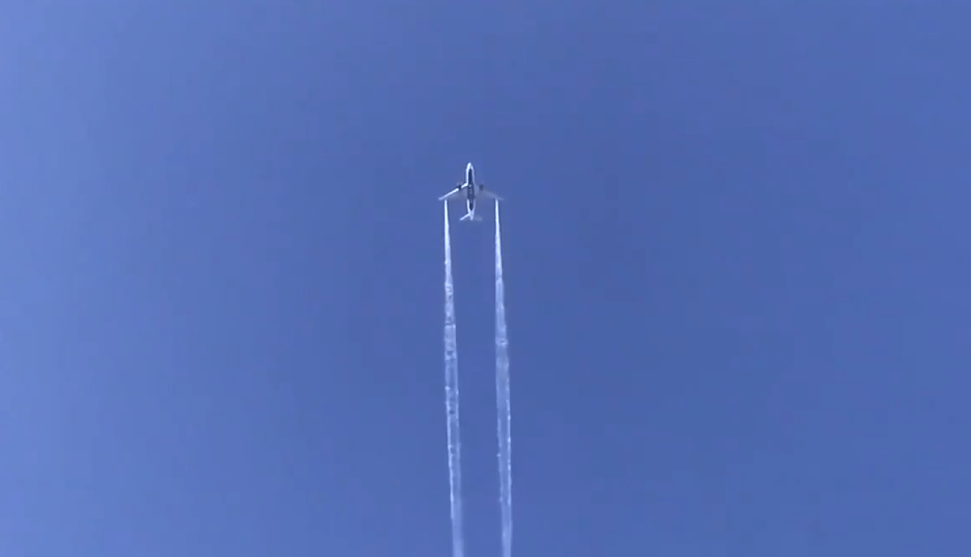 Avión arroja combustible y deja lesionados en escuela de Los Ángeles