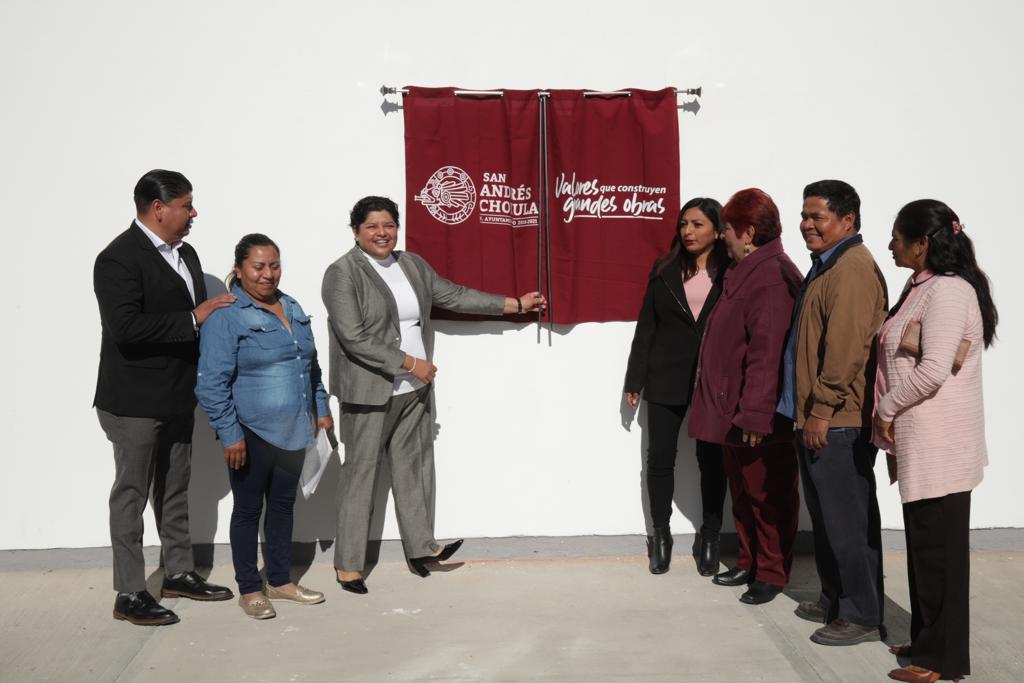 Karina Pérez Popoca entrega la primera obra de 2020 en San Antonio Cacalotepec