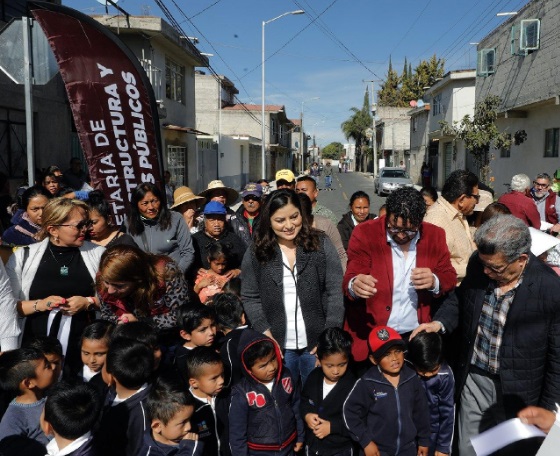 Entregan 6 calles pavimentadas en Bosques de Santa Anita (Fotos)
