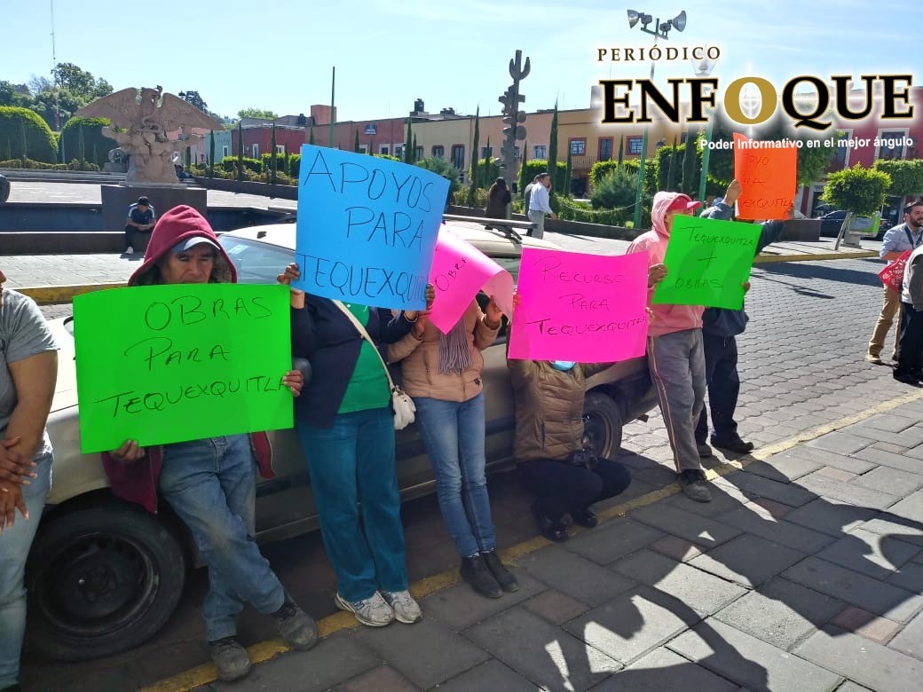 Foto: Rommel Pichardo Pobladores de El Carmen Tequexquitla se manifiestan frente al Congreso del Estado