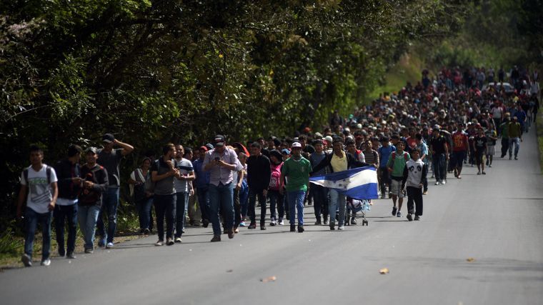 Foto: Cortesía Integrantes de caravana entran a México 'a cuentagotas'; se entregan a Migración