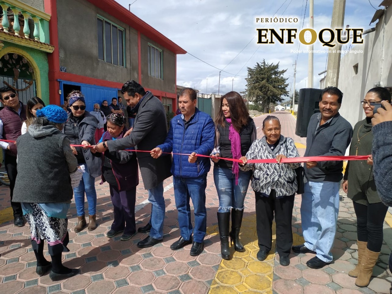 Entrega Ramírez Cervantes obras públicas en Acajete