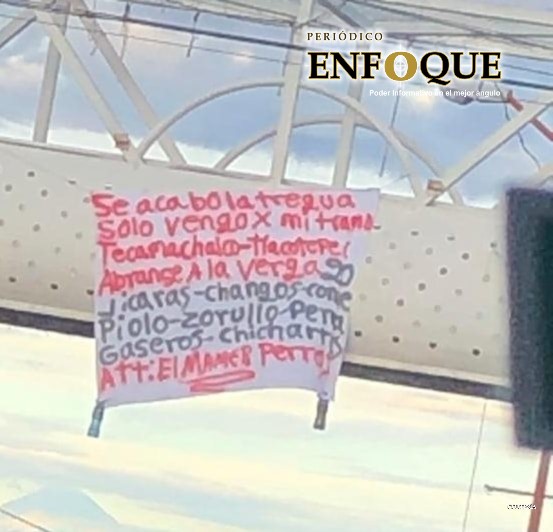 Cuelgan narcomanta en puente peatonal de Tecamachalco