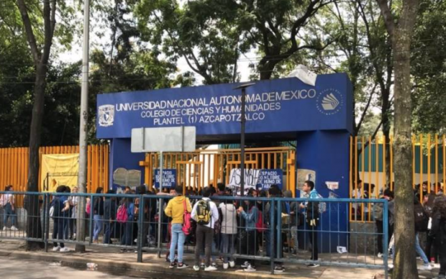 Foto: Cortesía Estudiantes llegan a rectoría para entregar pliego petitorio tras muerte de alumno del CCH