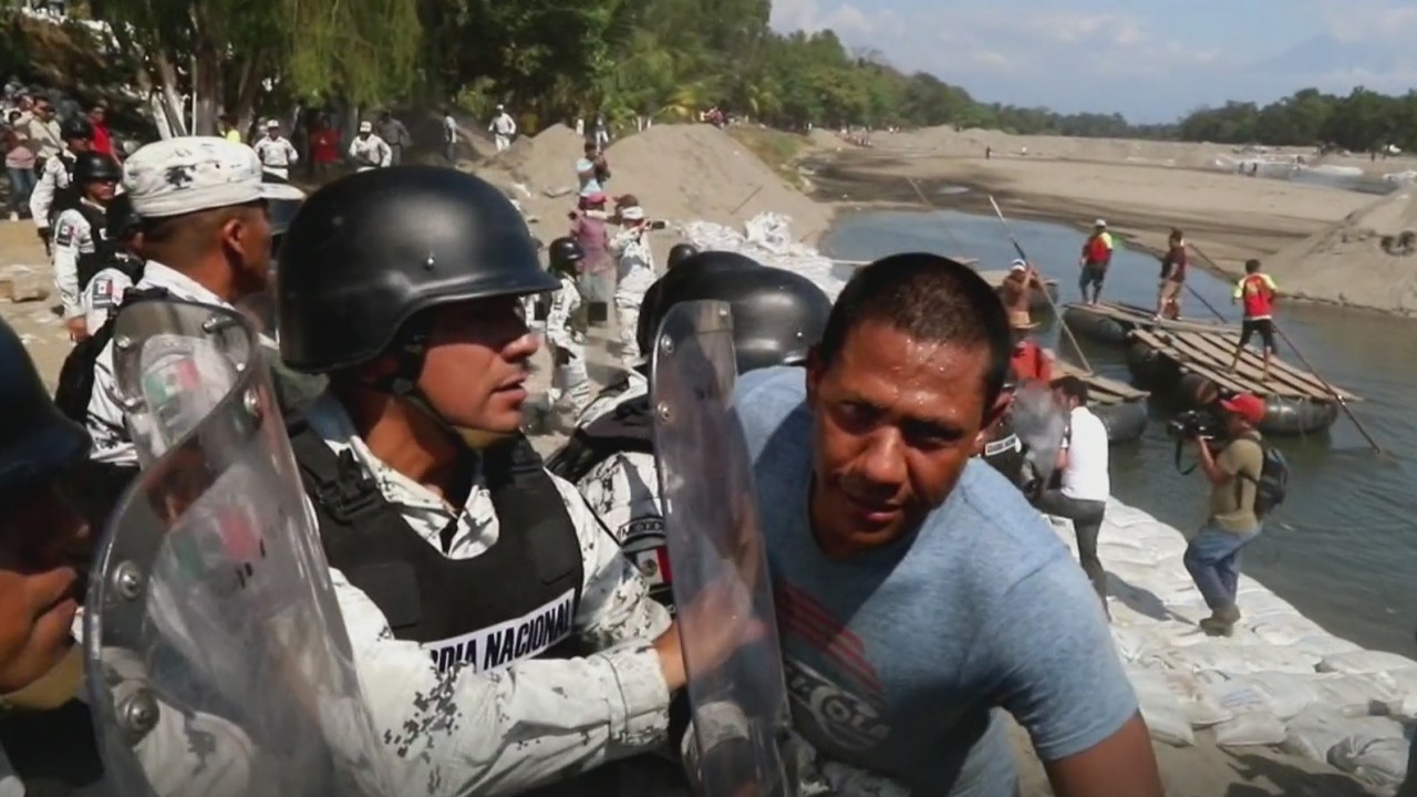 Foto: Cortesía "Todo salió bien, aquí seguimos". Miles de migrantes de la caravana cruzan a México pese al bloqueo