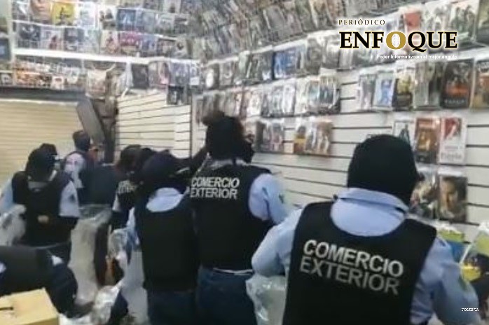 Foto: Cortesía Elementos de seguridad decomisan mercancía robada y piratería en el Mercado Zapata