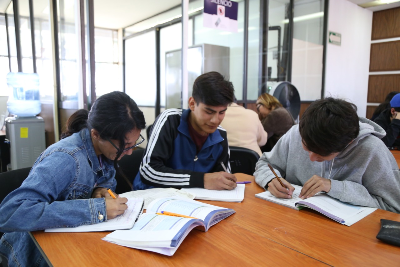 Foto: Cortesía Más de 9 mil estudiantes cursan la Preparatoria Abierta de la SEP