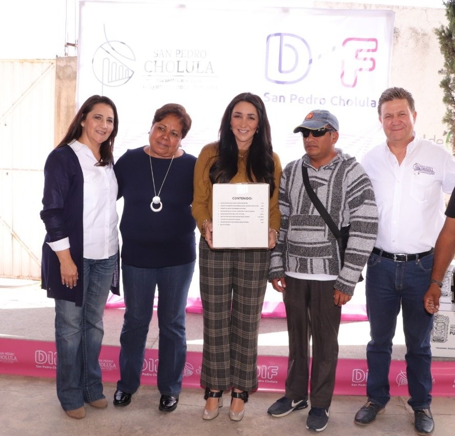 Foto: Cortesía Entregan DIF Estatal y DIF Municipal despensas para diferentes grupos sociales de San Pedro Cholula