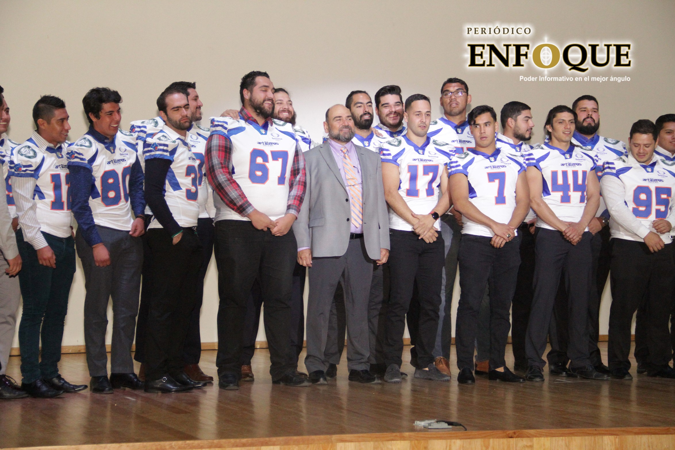 Foto: Antonio Zamora Artilleros presentó nuevo roster y uniforme (Video)
