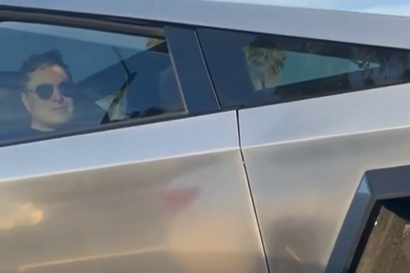 Foto: Cortesía Captan a Elon Musk transportándose en su Cybertruck (video)