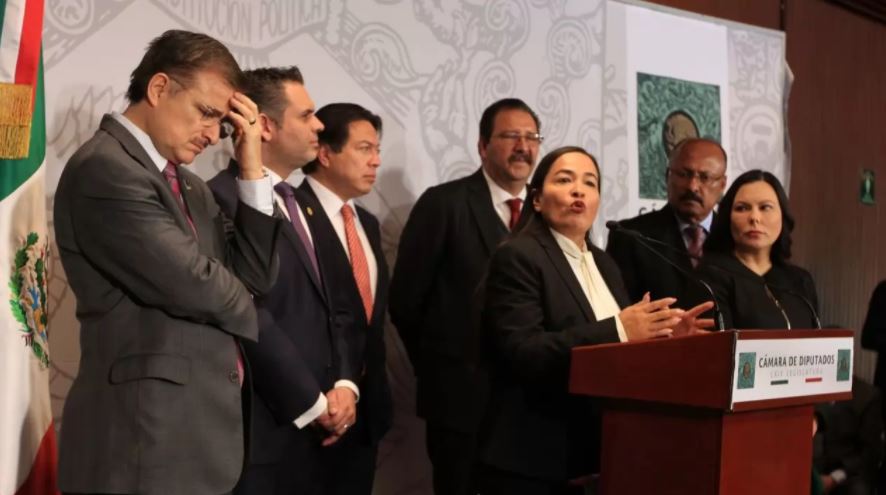 Salud, mujeres y niños, los temas de los partidos para AMLO