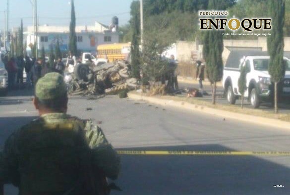 Presuntos delincuentes pierden la vida luego de volcar su camioneta en carretera Tepeaca-Tecali