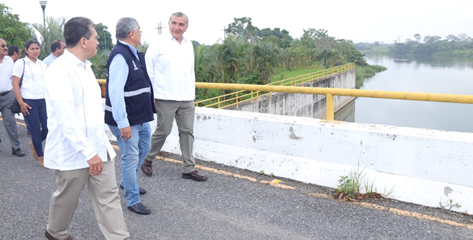 Foto: Cortesía Supervisa Adán Augusto situación del tapón en el río Mezcalapa