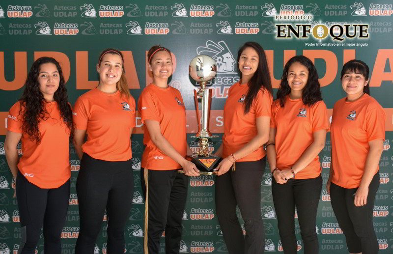Foto: Antonio Zamora Campeón invicto, el equipo de voleibol de Aztecas UDLAP