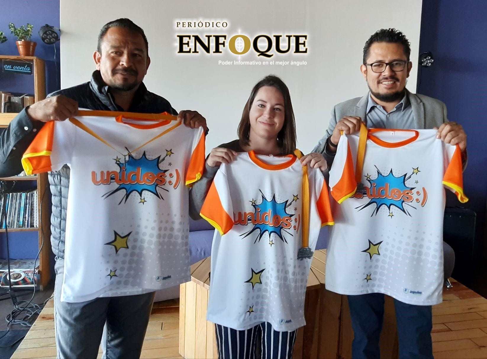 Presentan playera y medalla para la carrera 'Unidos a cada kilómetro'