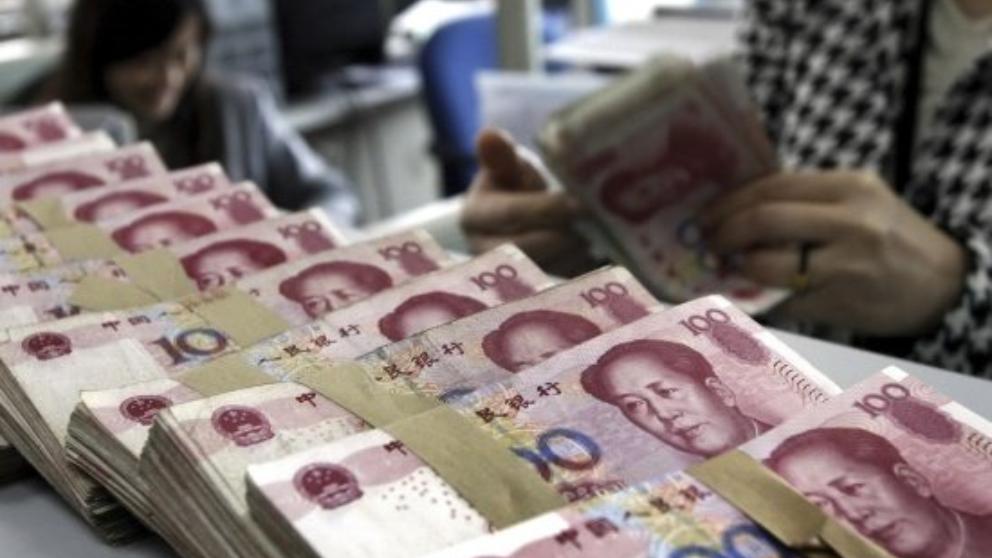 China le da un nuevo significado al 'lavado de dinero'; desinfectará billetes por el coronavirus