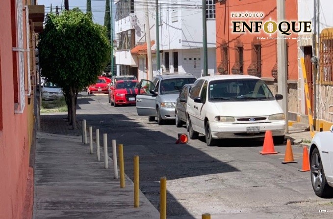 Foto: Cortesía Retiran objetos con los que se apartan lugares en el CH de Puebla
