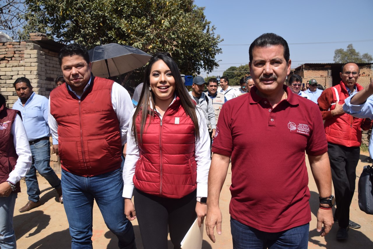 Foto: Cortesía Con apoyo legislativo, beneficia gobierno de San Pedro Cholula a más de 500 familias con cuartos y calentadores solares