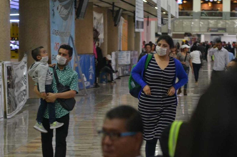 Foto: Cortesía Pánico llega al AICM y el uso de tapabocas se multiplica