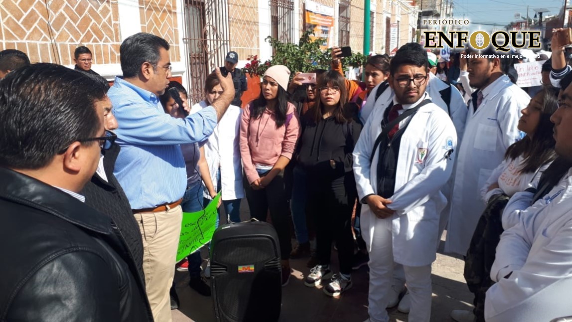 Foto: Marisol Oropeza Alcalde de Tepeaca sostiene reunión con estudiantes tras protestas por seguridad