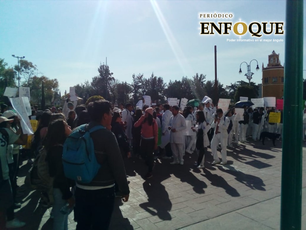 BUAP y CEST Tepeaca se  suman a las marchas por asesinato de estudiantes en Huejotzingo