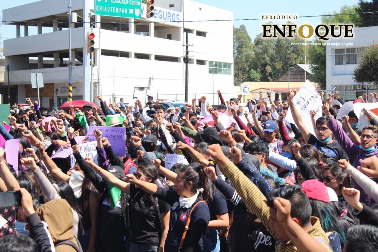Foto: Rommel Pichardo Marchan alumnos de la UATx por un alto al acoso de docentes