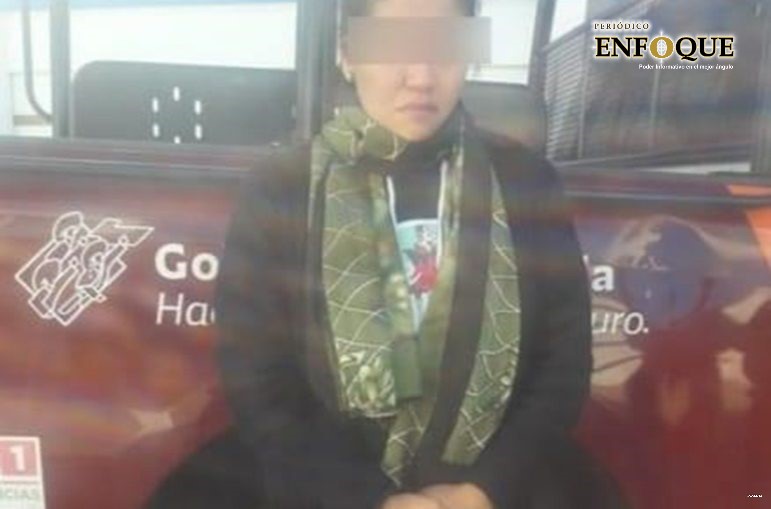 Acusan de homicidio a mujer que apuñaló a su novio en Acajete