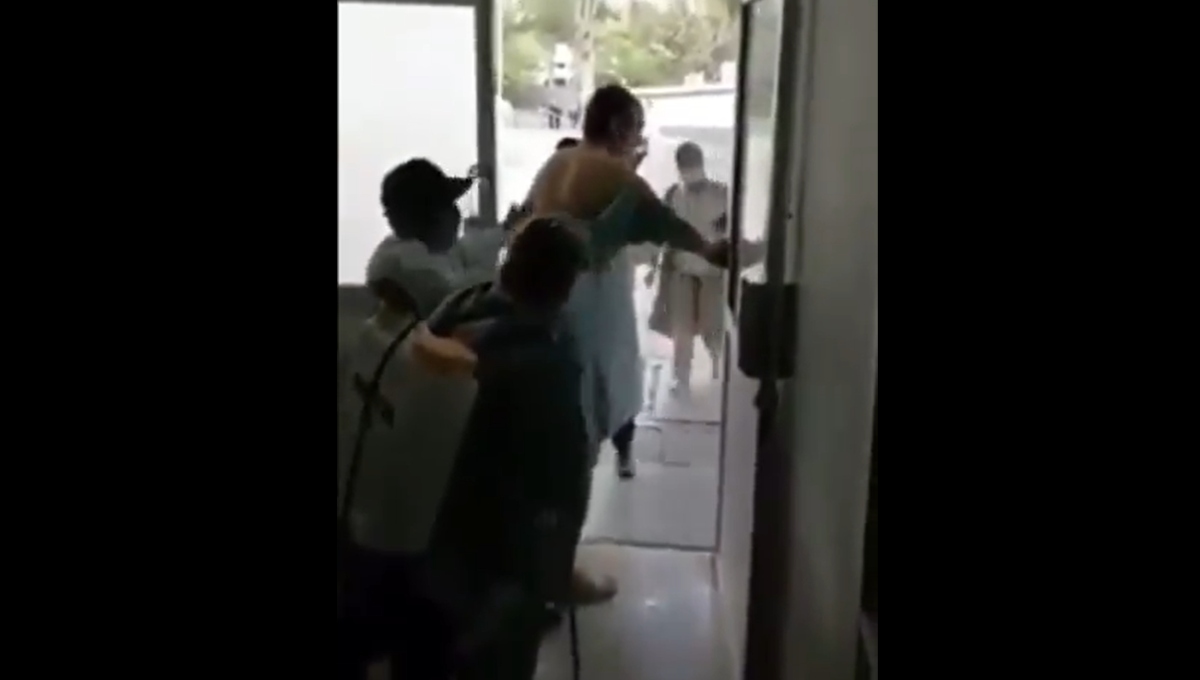 Foto: Cortesía Paciente con COVID-19 intenta huir de hospital antes de la intubación en Durango (Video)