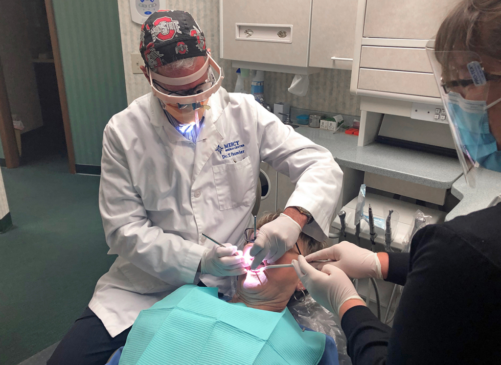 ¿Puedo ir al dentista durante la pandemia por COVID-19? Te explicamos