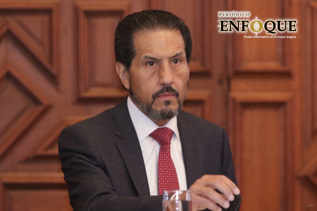 Foto: Cortesía Esparza promete apoyo a estudiantes que crearon la aplicación Forensic Anthropology