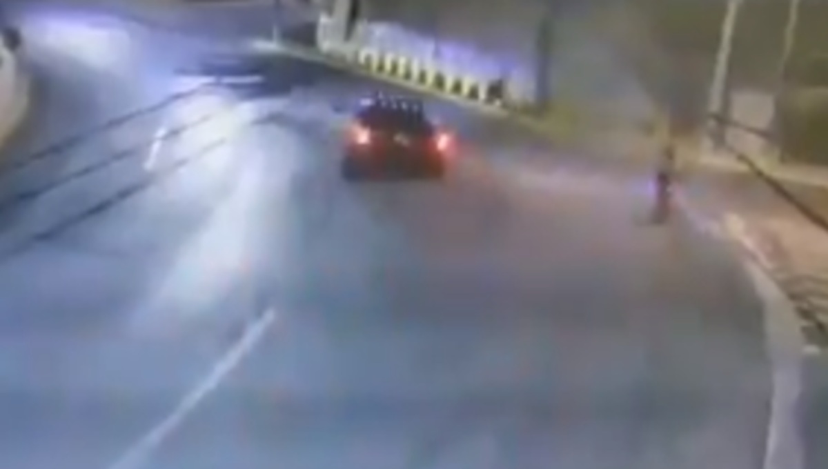 Por conducir a exceso de velocidad, arrolla a ciclista en Nuevo León (Video)