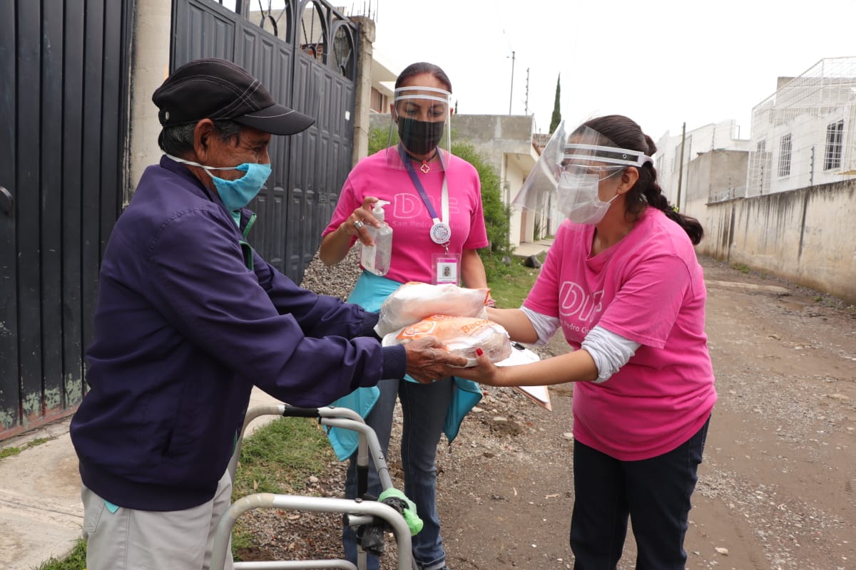 Foto: Cortesía Entregan DIF de  San Pedro Cholula y la empresa Bachoco 5 toneladas de pollo fresco para 20 mil beneficiarios  del municipio