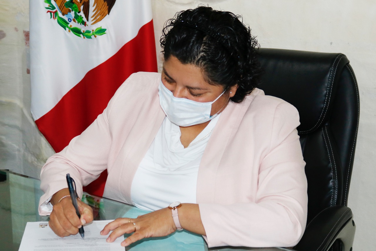 Foto: Cortesía Firma Karina Pérez Popoca convenio con el INSUS