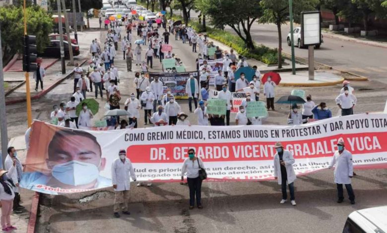 “Su único delito fue dar una receta para comprar un medicamento”: SNTSA sobre detención de médico